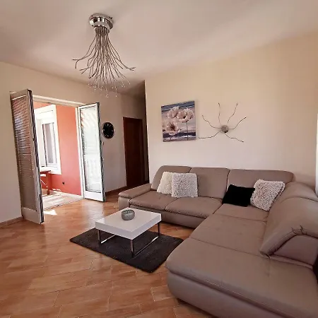 Golden View Apartment