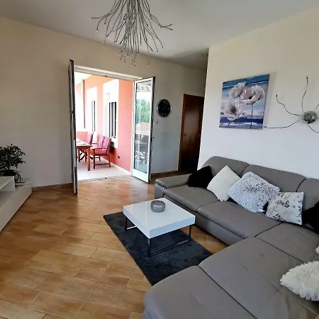 Golden View Apartment *